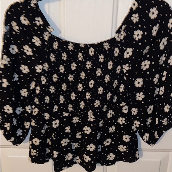 Top - Picture 2 of 4